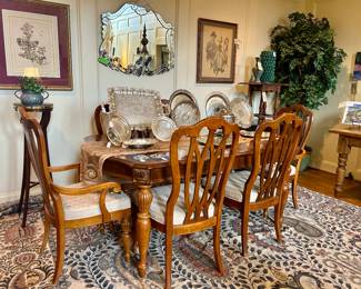 Dining table with 2 leaves and 8 chairs.