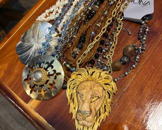 Lion Head is a vintage Luca Razza Pendant from the 60's - 70's.