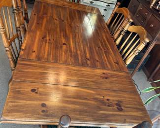 Table that matches buffet.