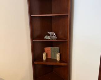 Corner Book Shelf 