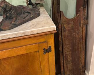 Late 19th C sled. Miniature Singer Model 20 sewing machine.