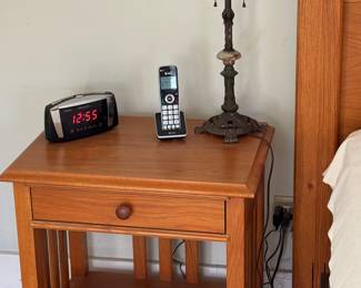 Thomasville Impression Collection bedside stands. Pair