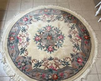 113 RoundFloralFringedRug