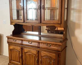 15 ClassicSolidOakChinaHutchwithGlassDoorsandLitTopDisplay