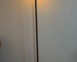 27 ArtsandCraftsMovementThemedStainedGlassFloorLamp