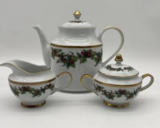 62 RoyalGalleryChinaHollyandIvyTeapotSet