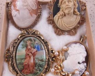 Brooches & Pendants