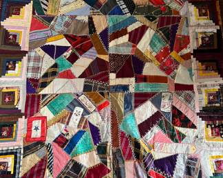 Antique Quilt. Measures 1 of 4. 