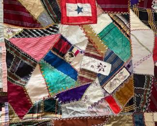 Antique Quilt. Measures 2 of 4. 