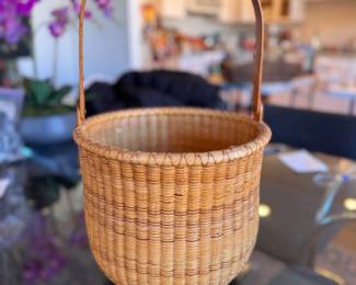 Nantucket Basket with Handle Signed by Artist. Photo 1 of 3. 