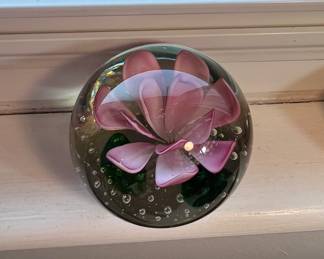 Vintage Art Glass Flower Paperweight. 