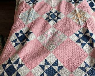 Double X / Bow Tie Pattern Quilt. 