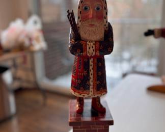 "Santa on Chimney," Hand-Made by American Carver Tom Kelly (Wisconsin) 1998. Measures 20.5" H x 5.5" D. Photo 1 of 2. 