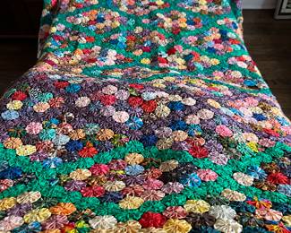 Vintage Yo-Yo Quilt. Photo 1 of 2. 