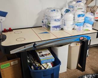 Air hockey table