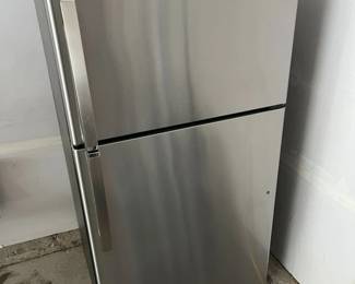 216 GE 21.9 Cu. Ft. Stainless TopFreezer Fridge