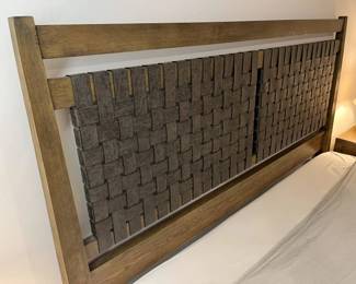 216 Raymour Flanigan Oak Park King Headboard Detail