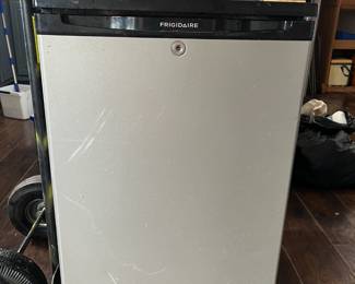 Apartment refrigerator