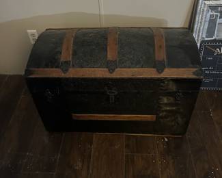 Antique trunk, Great condition