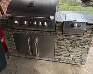Charmglow Gourmet Series BuiltIn Gas Grill with Side Burner (already disconnected from gas line)