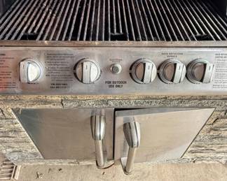 Charmglow Gourmet Series BuiltIn Gas Grill with Side Burner 