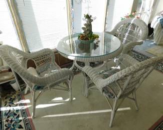WICKER DINING TABLE WITH 4 CHAIRS