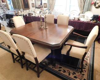 ANTIQUE JACOBEAN BURL WALNUT DINING TABLE WITH 6  UPHOLSTERED CHAIRS & 2 LEAVES