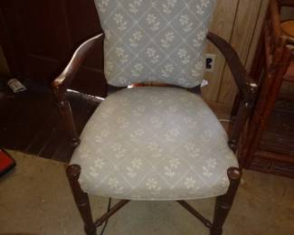 VINTAGE ARM CHAIR