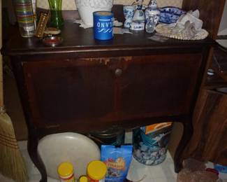 ANTIQUE MAHOGANY SIDEBOARD