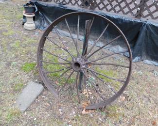 ANTIQUE WAGON WHEEL