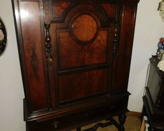 ANTIQUE JACOBEAN BURL WALNUT CHINA CABINET