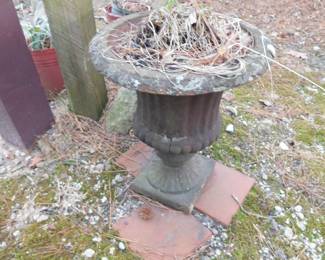 CONCRETE URN
