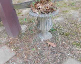 CONCRETE URN