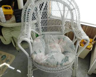 WICKER CHAIR