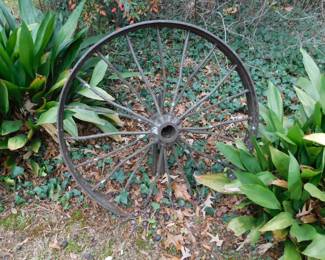 ANTIQUE WAGON WHEEL