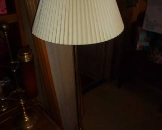 BRASS FLOOR LAMP