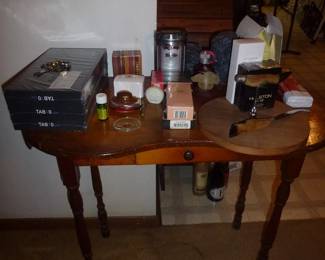 ANTIQUE MAHOGANY DESK/DRESSING TABLE