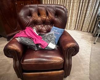 NICE COMFY LEATHER RECLINING CLUB CHAIR...