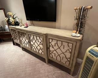 LOVELY VINTAGE CONSOLE WITH MIRRORED FRONT DOORS!