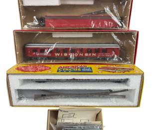 HO Walthers Great Circus Train Flat Cars Diner Car Mack Circus Truck