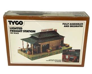 HO TYCO New Lighted Freight Station #906 Sealed Scenery