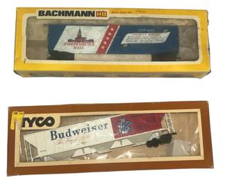 HO Bachmann Independence Hall 1776 Boxcar + 71529 Box Car Tanker Budweiser