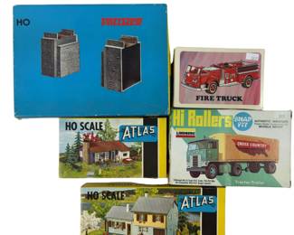 HO Scenery Vehicles Snap Fit Hi Rollers Truck +Fire Houses Building