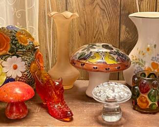 RETRO DECOR, ORANGE FENTON KITTEN HEELS