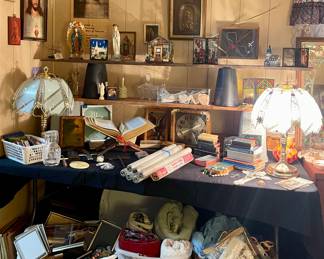 RELIGIOUS ITEMS, PICTURE FRAMES