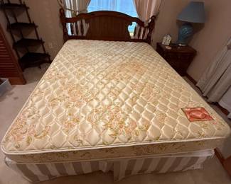 QUEEN MATTRESS
