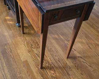 drop leaf end table 