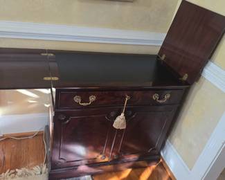 very nice flip top server 