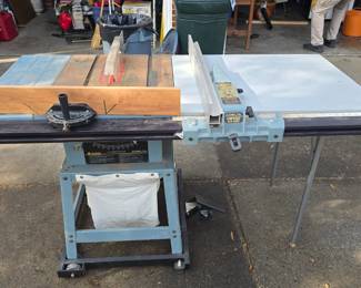  veery nice Delta Table saw with extension 