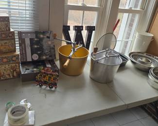 Miscellaneous home goods.